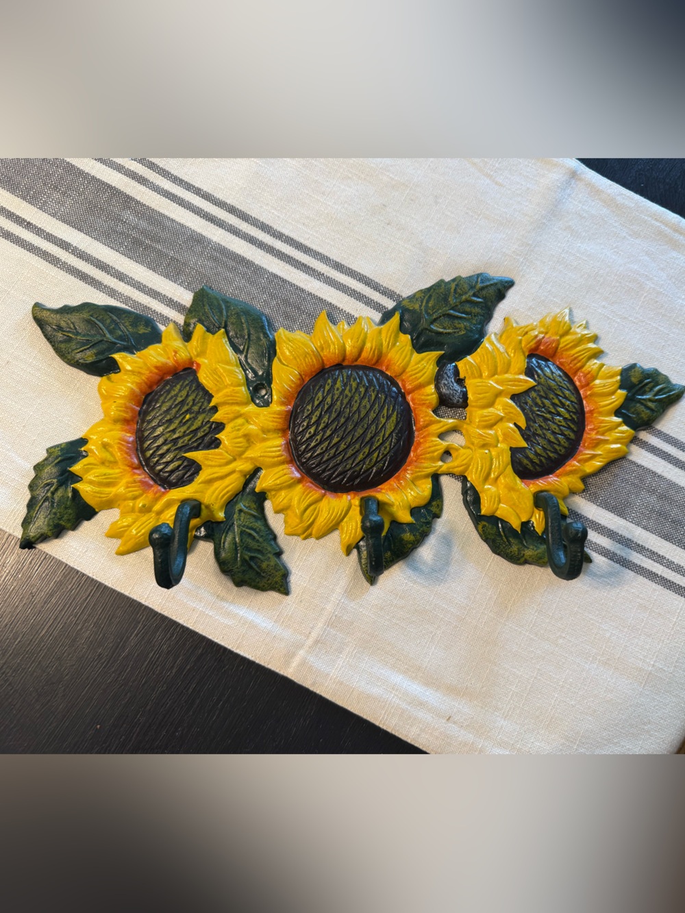 Cast iron 3 sunflower with 3 hook wall hanging
